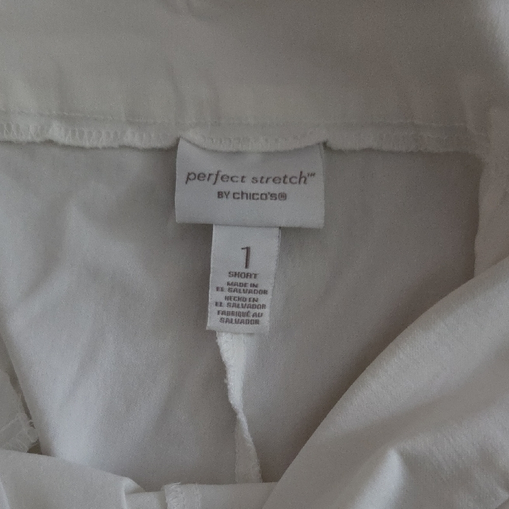 Chico's Size 1 White Women's Bermudas Perfect Stretch - Picture 2 of 3